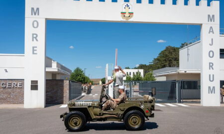 Les adieux du col brunet de la 13ème dble à bord de la jeep de sava.1